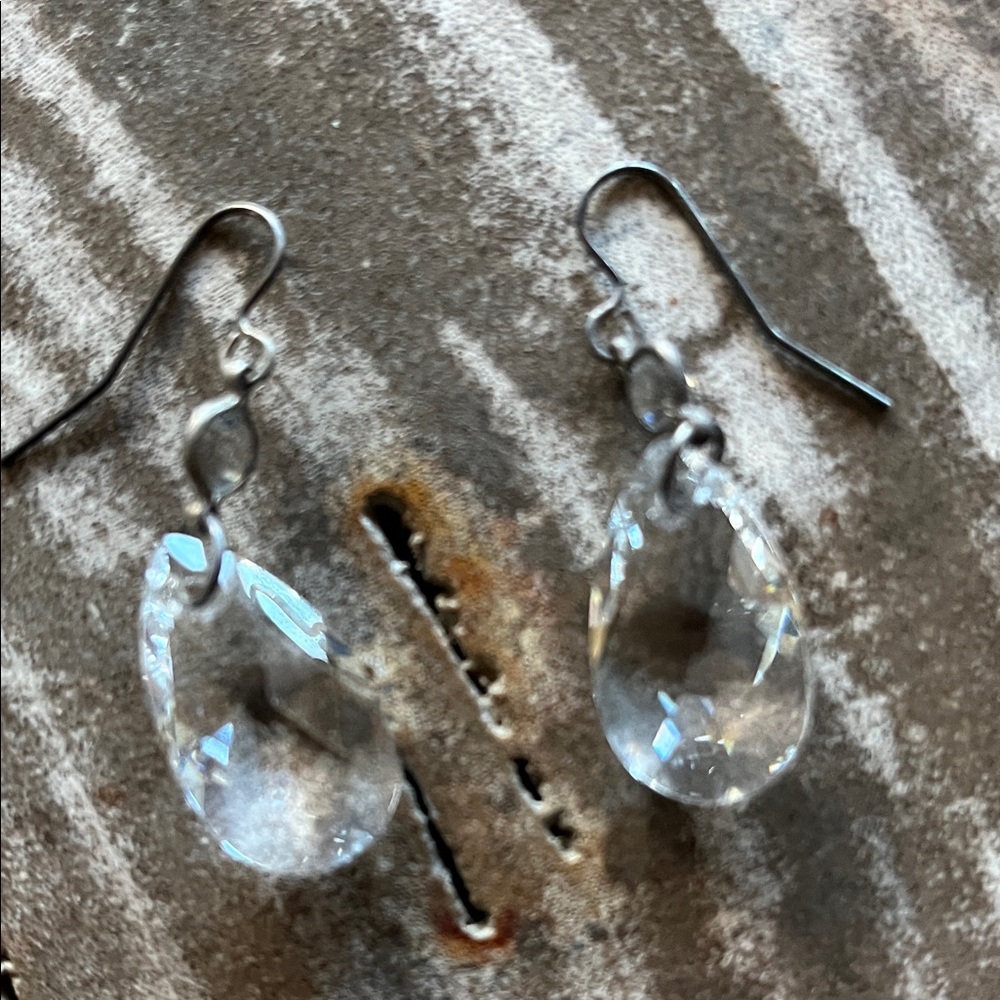 New Handmade Elegant Crystal/Silver Teardrop Earrings with Sterling Finding